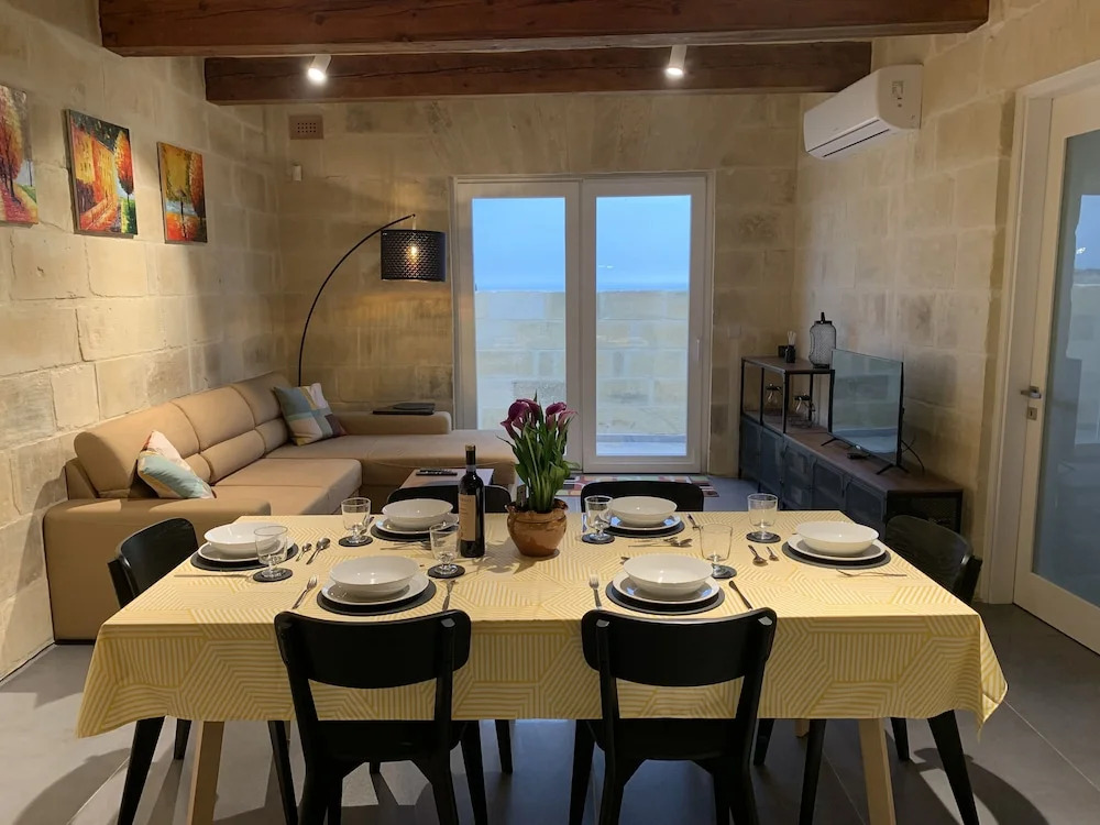 Heritage Living Apartment With Spectacular Views