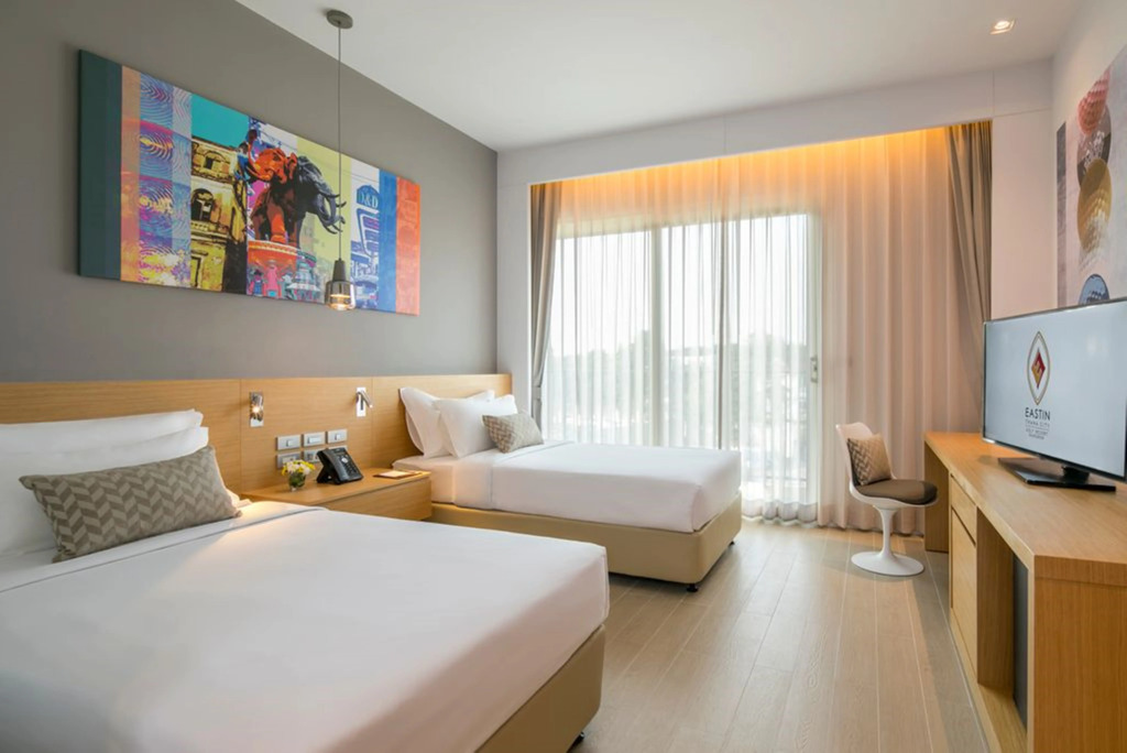 Eastin Thana City Golf Resort Bangkok Free Scheduled Shuttle from Hotel to Suvarnabhumi Airport