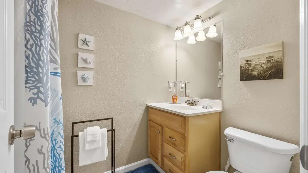 Coastal Clipper Charming 2 Bdr, Walk to Beach!