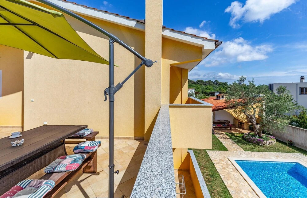Awesome Home in Pula with Hot Tub, WiFi & 5 Bedrooms