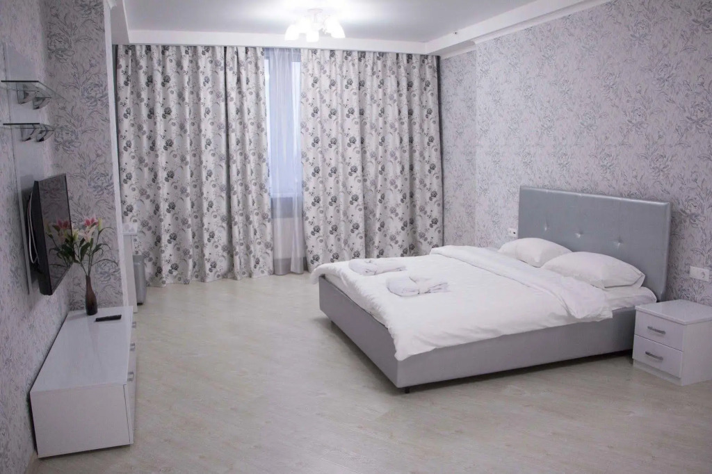 HanoiMoscow Apart