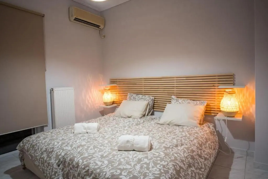 It is a pleasant, modern, functional house!