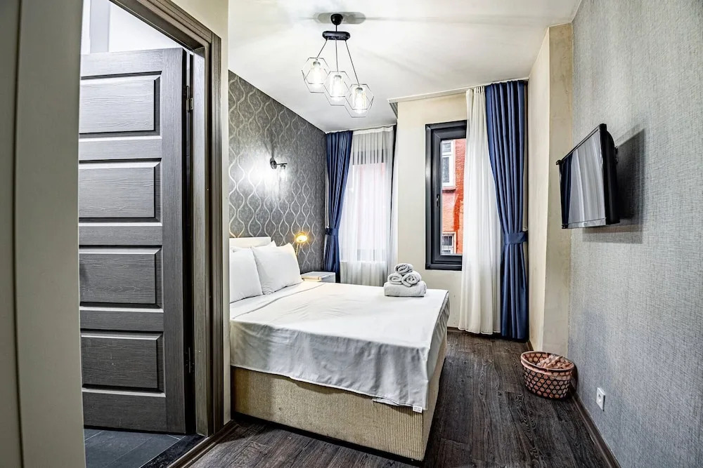 Room in Guest Room - Deluxe Double Room 4