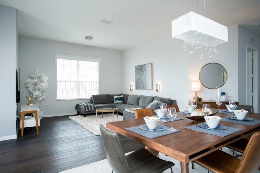Penthouse Vision. 3 Bedroom Condo by Redawning