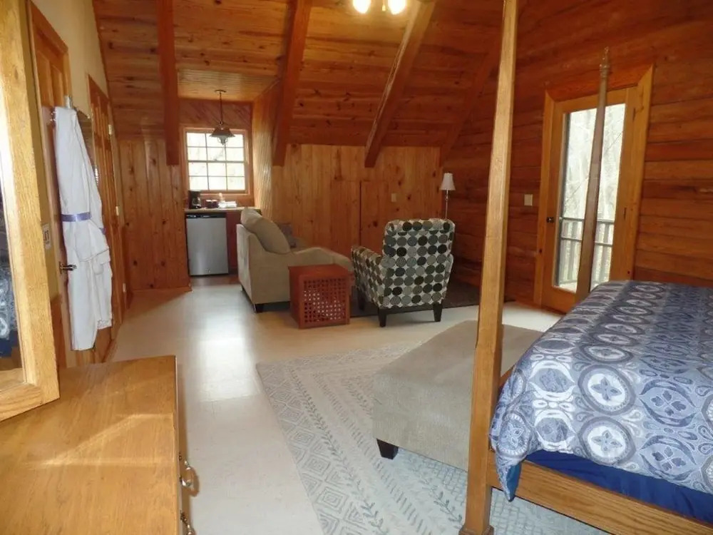 Creekside Paradise Bed and Breakfast