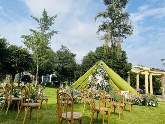 Chengdu Star Flower Garden Hotel (University Games Sports Center)