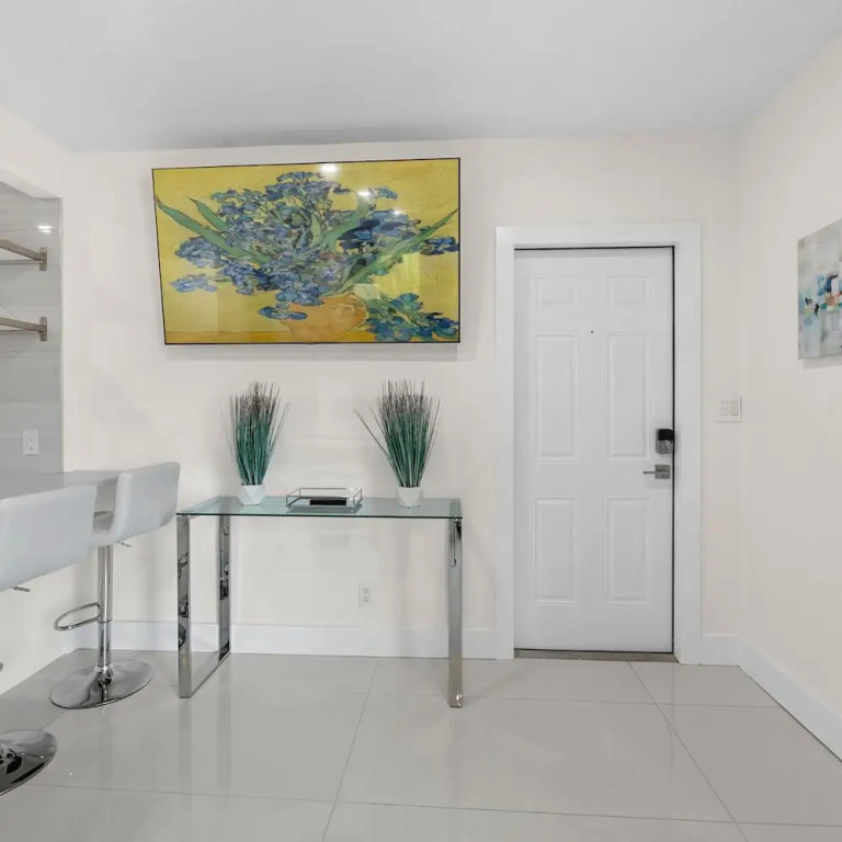 Uhost AI Stylish 1BR Bright Space w Patio