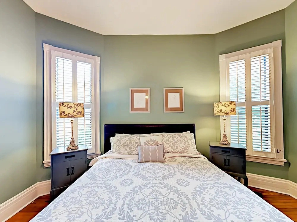 3Br Gorgeous Victorian House by RedAwning