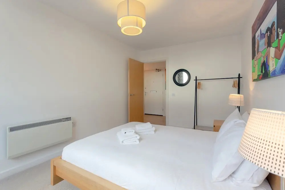 2 Bedroom Apartment in With Views in Shadwells