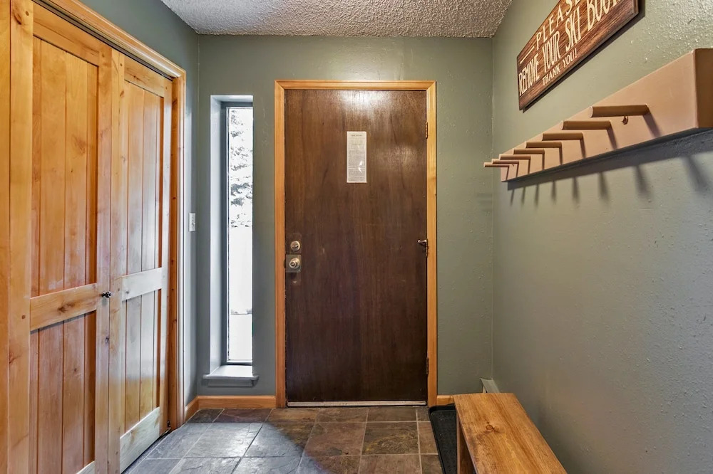 288 W Beaver Creek Blvd Condo Unit H1 - 2 Br condo by RedAwning