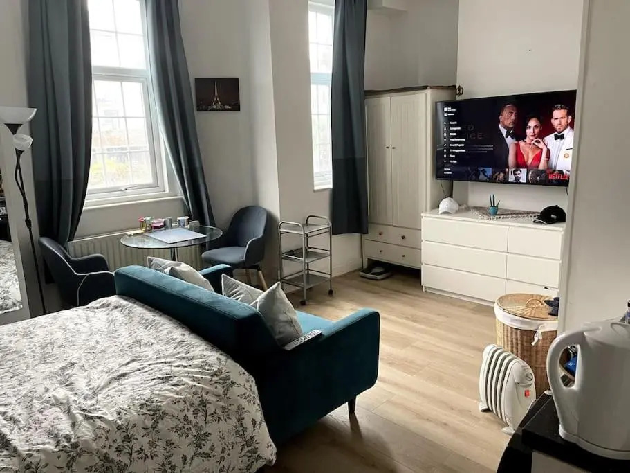 Studio Flat London Finchley Rd NW11