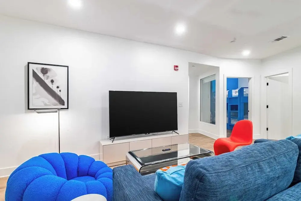 Dual Bachelor Pads w/ Rooftop Lounge & Games Sleeps 26 5 Min to Broadway