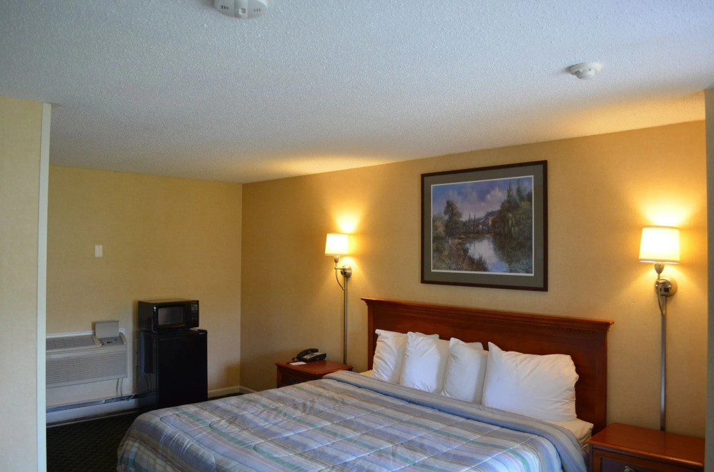 Hyannis Host Inn