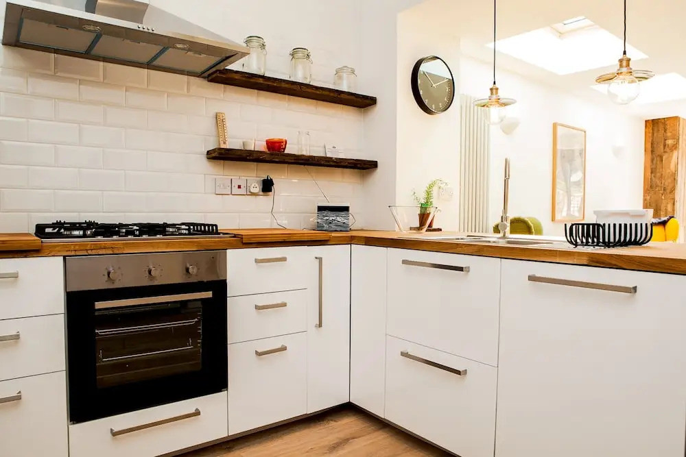 Stunning 4 Bed East London Apartment Sleeps 10