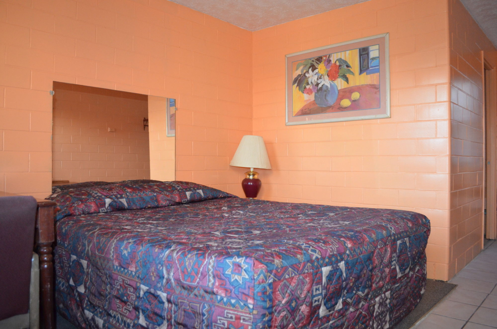 Admiral Motel