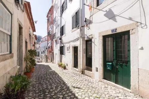 TravelingToLisbon 120 - Alfama