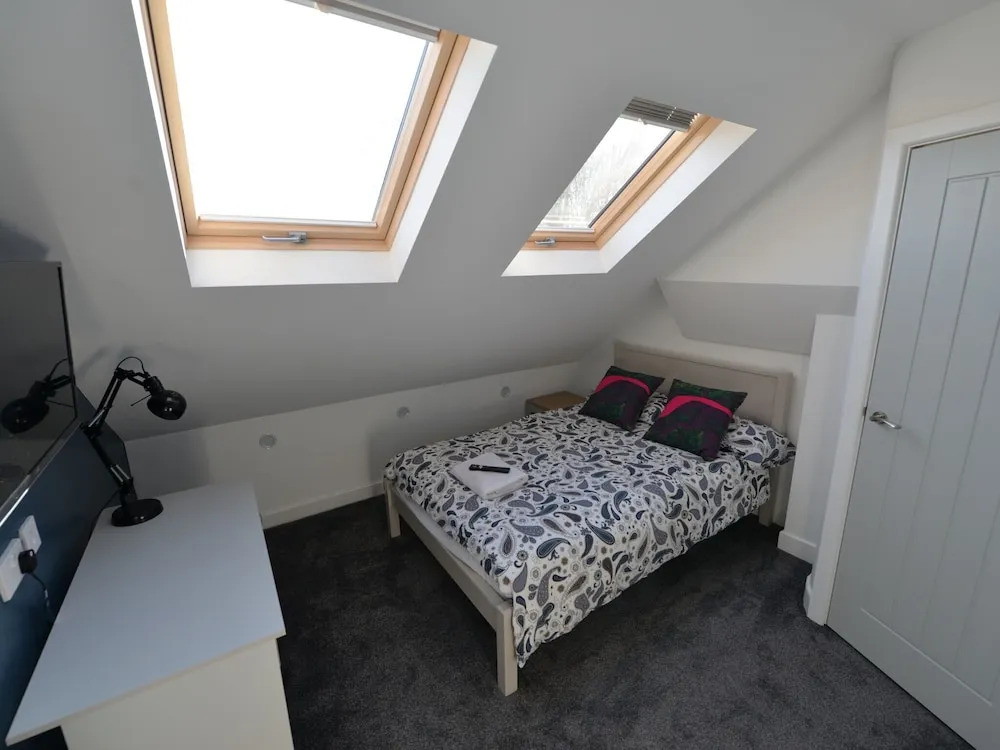 Plush Holiday Home in Coventry Near Coventry University