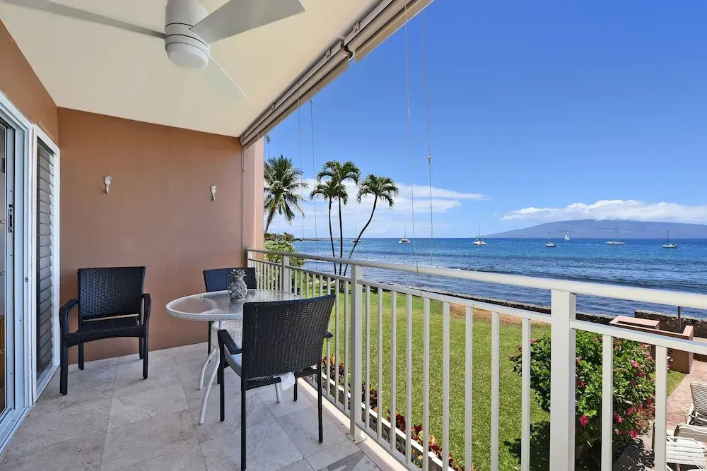 Lahaina Roads #205 1 Bedroom Condo by Redawning