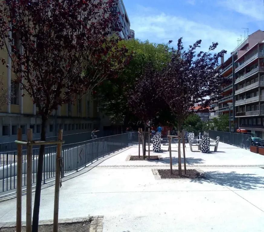 New Apartment Near Amoreiras by Rental4all
