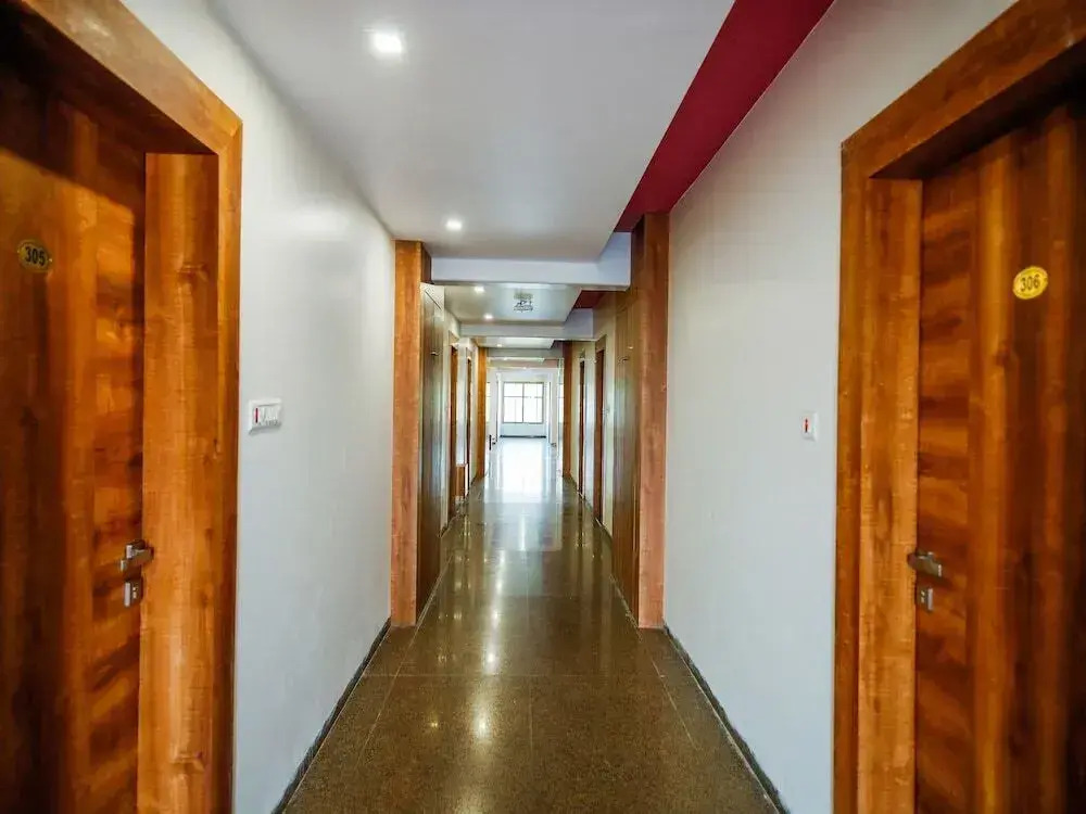 Metro By OYO Rooms