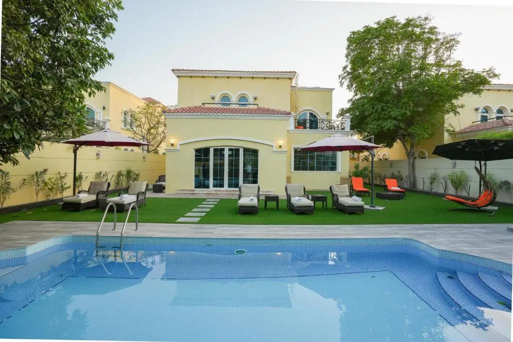 6 plus 1 Bdr Villa Jumeirah Park with Amz Climatized huge private pool - 5 min from Jbr beach
