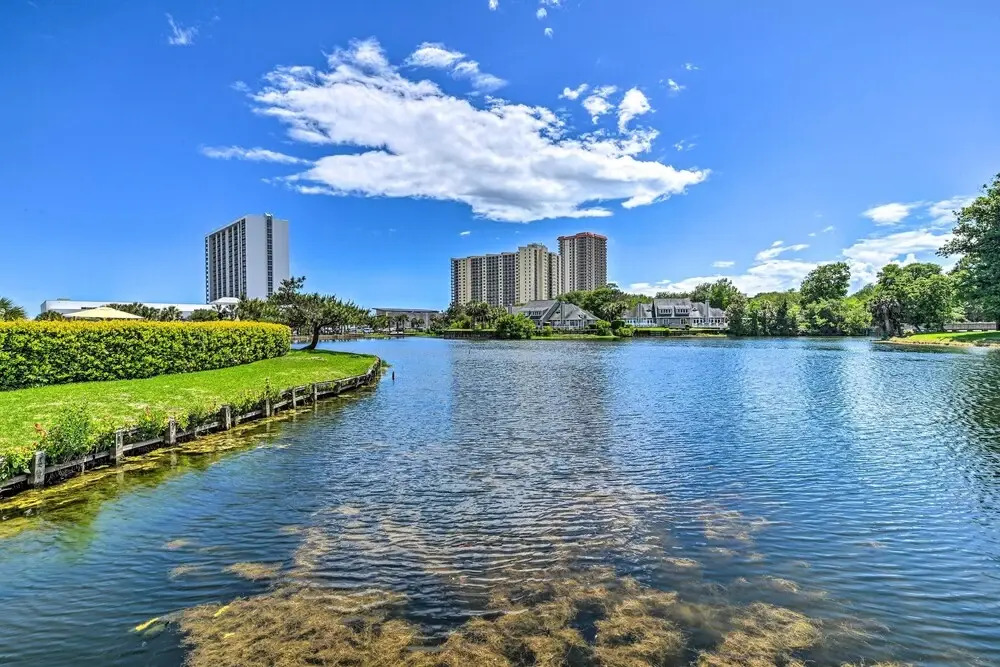 Private Deck & Pool Access: Myrtle Beach Getaway!