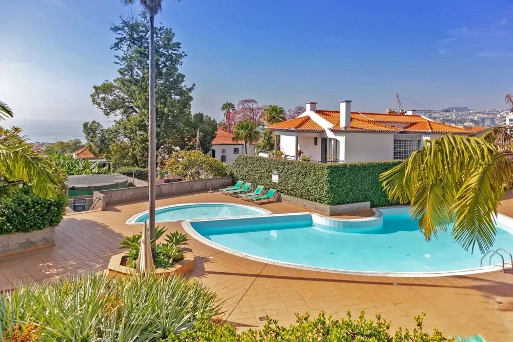 City Breaks With Pool - Belvedere Apartment
