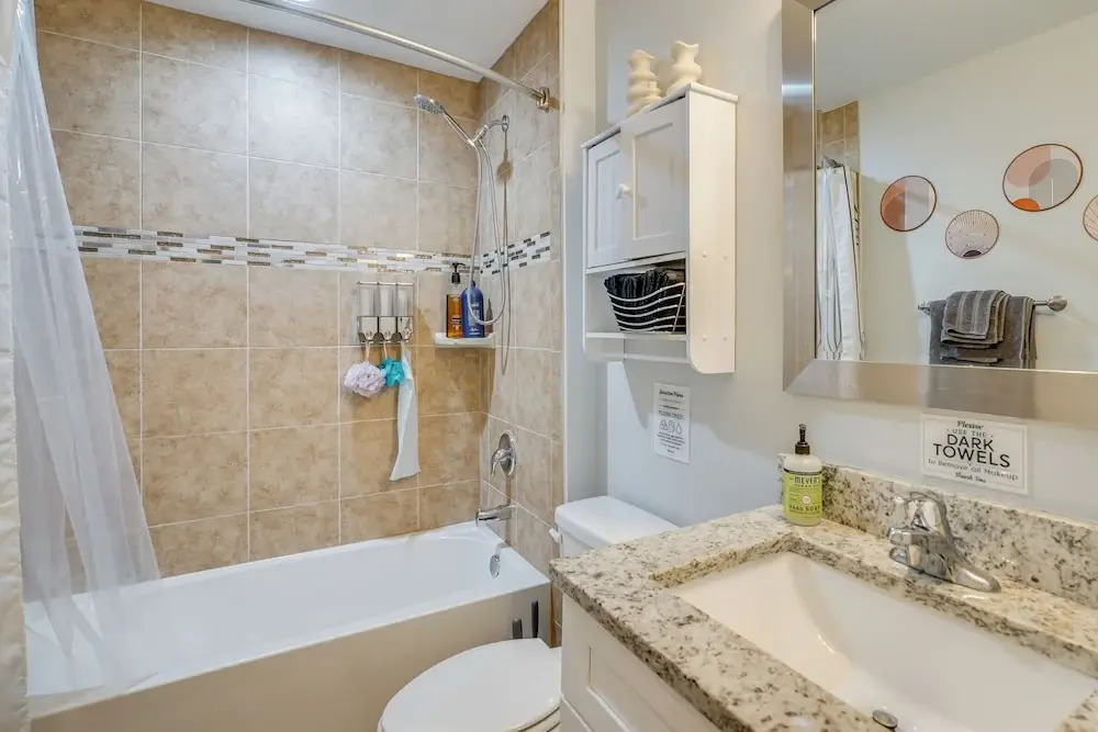 7 Mi to River District: Cape Coral Home w/ Lanai