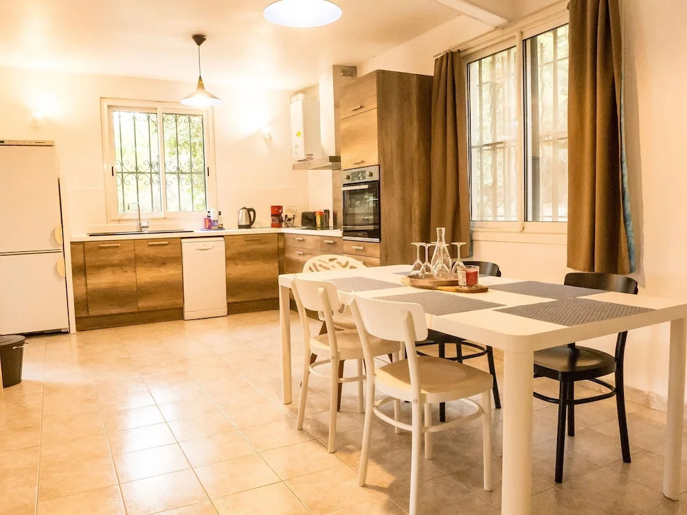 Charming Hunting Lodge near Loupian with garden