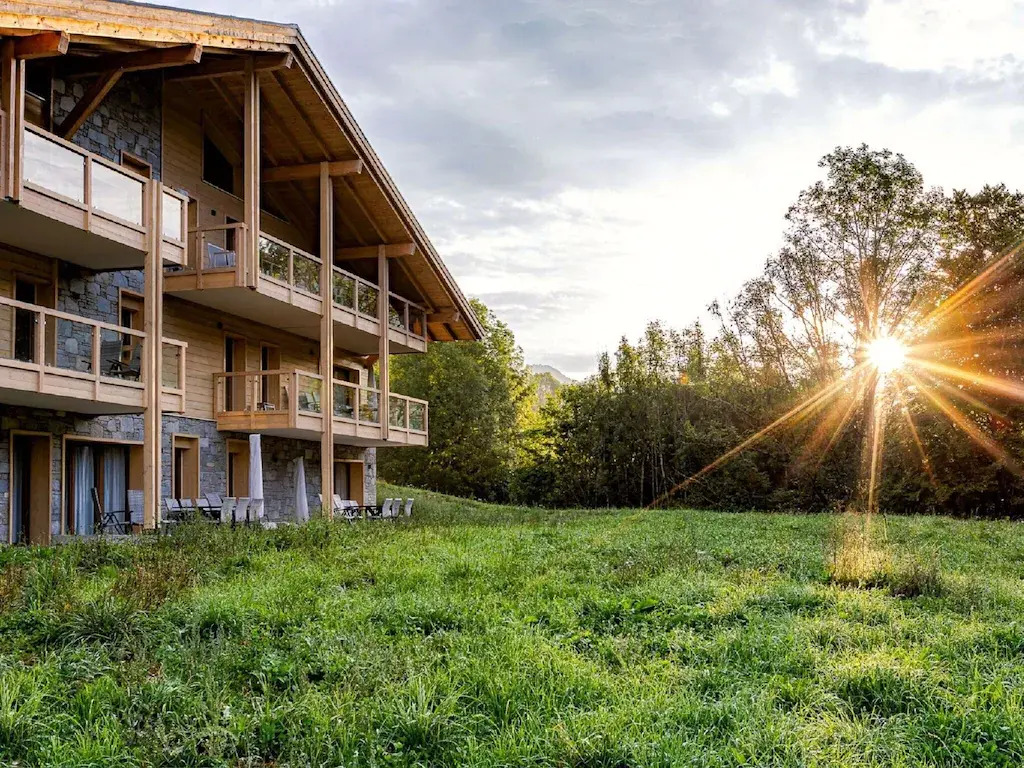 Penthouse with wine climate cabinet, ski lift 1.5 km away.