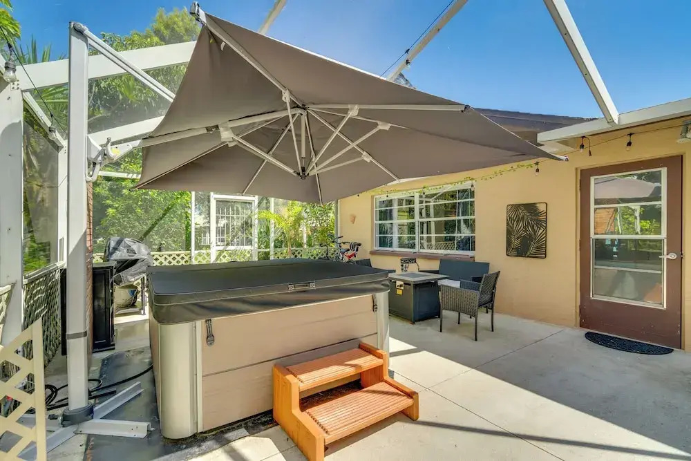 Bike to Dtwn: Home w/ Hot Tub & BBQ in Cape Coral