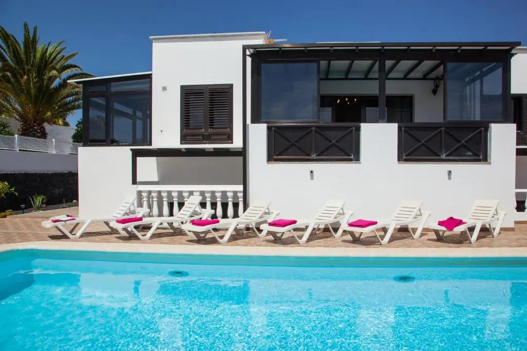 Villa Alvaro Dos by Villa Plus