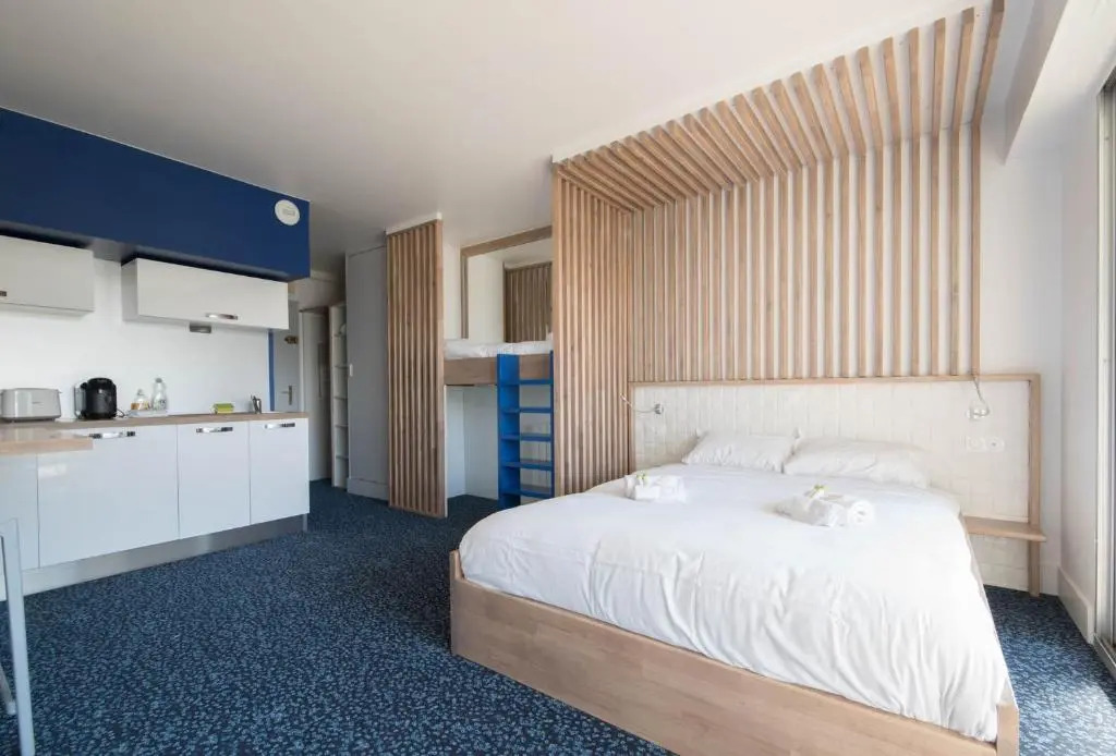 Studio design au pied de la gare de la Baule