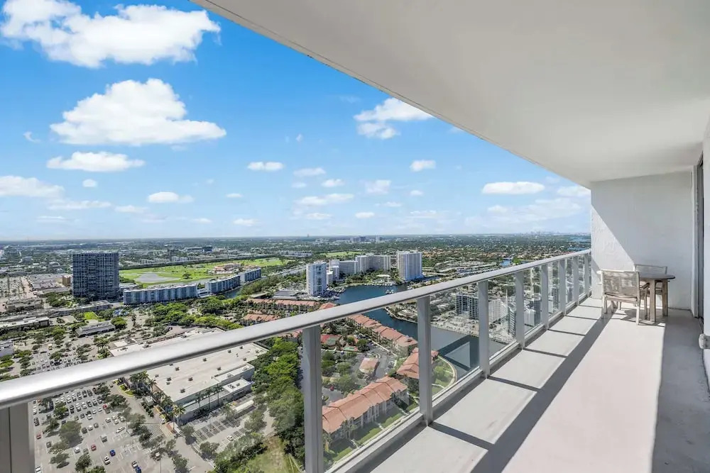 Stunning High-floor City View 1BR Hyde Beach House