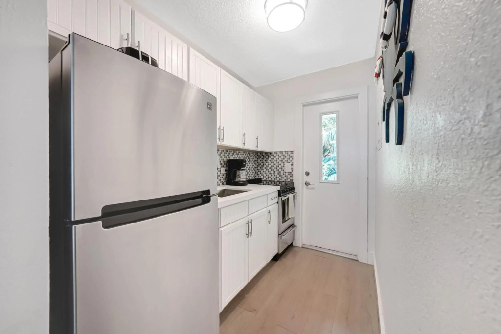 21 apartment 1 block from the beach unit 1
