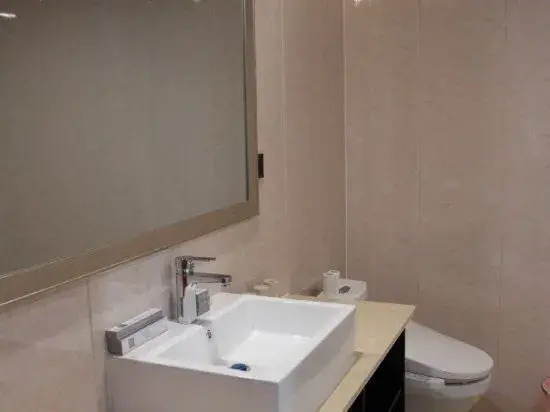 Longchen Holiday Inn (Shanghai Ruijin Hospital Yongjia Road Branch)