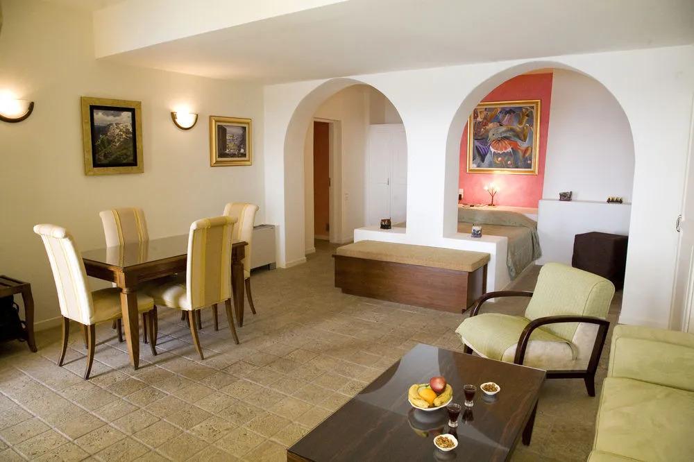 Adamis Majesty Suites
