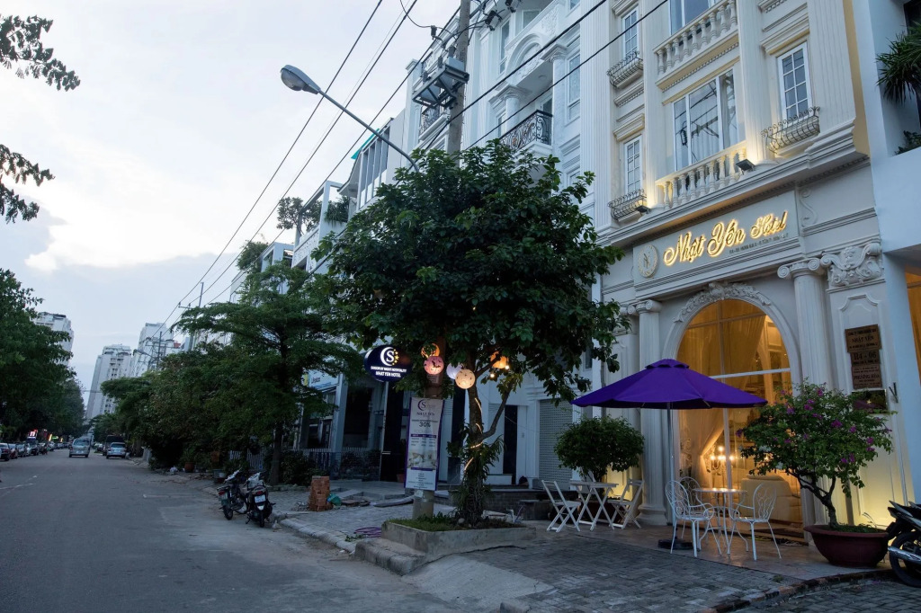 Saigon By Night Luxury Hotel