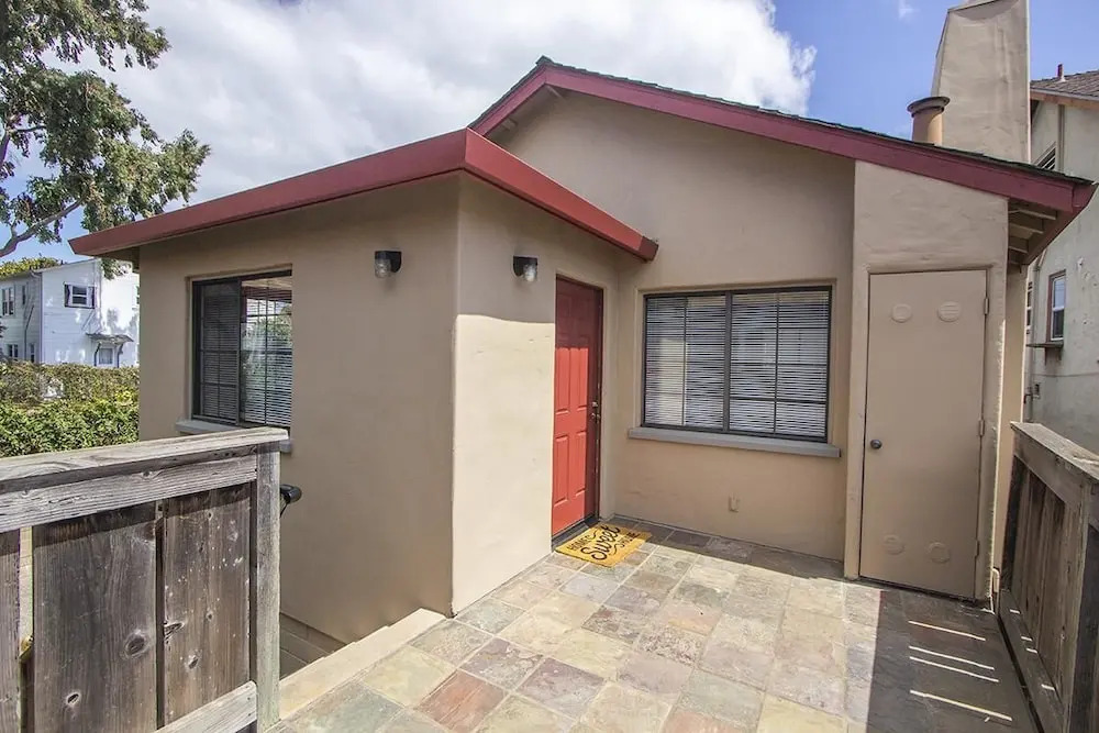 Beautiful 2 Bedroom Detached Apartment, Walk to Downtown Monterey and Fishermans Wharf