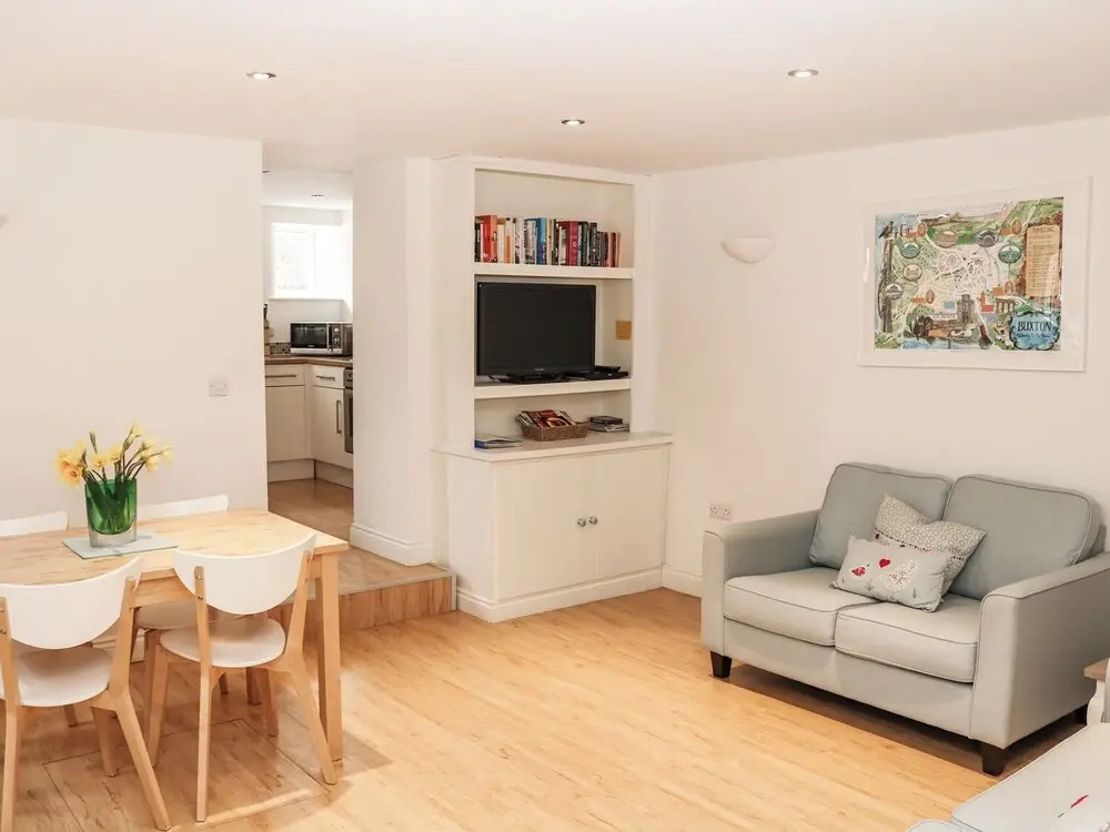 32A, Buxton