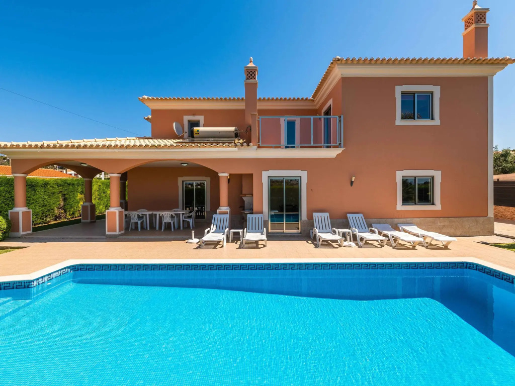 Spacious villa in Albufeira with private pool