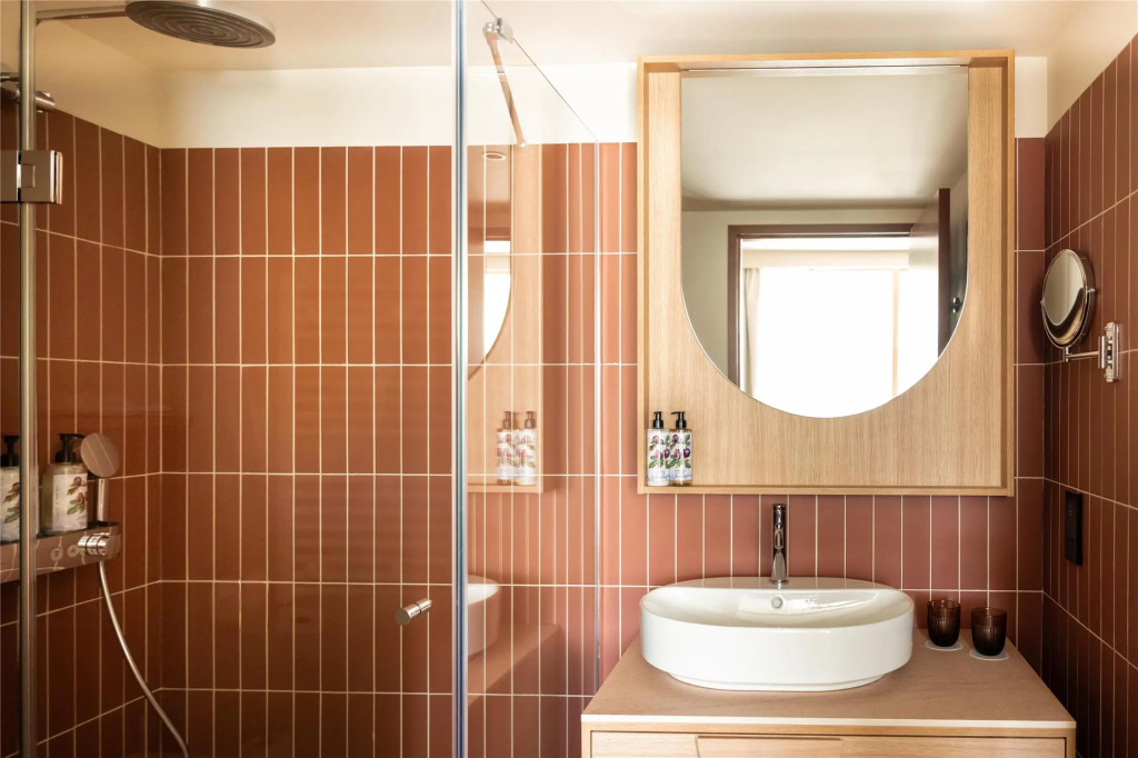 Hotel Ventura Saint-Tropez, Tapestry Collection By Hilton
