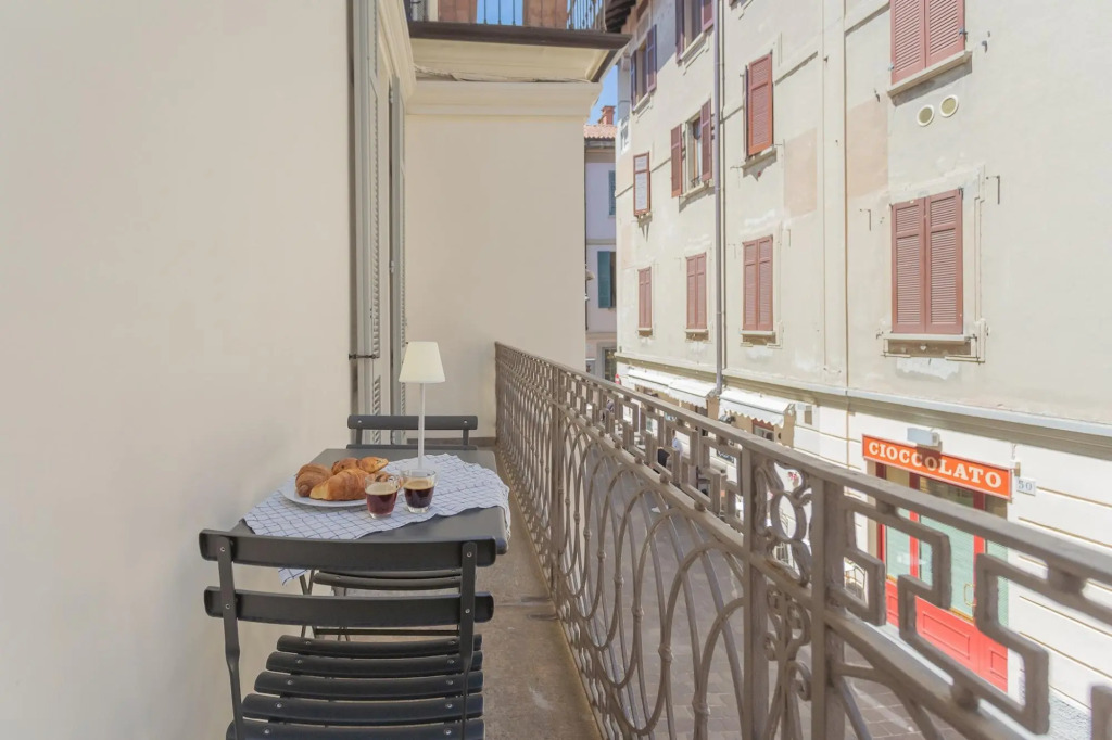 Via Indipendenza 45 in Como