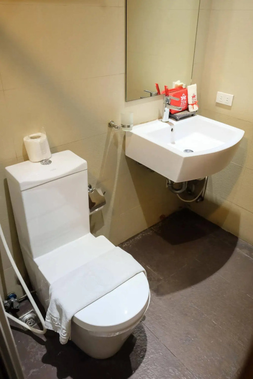 ZEN Rooms Zobel Roxas Street Makati