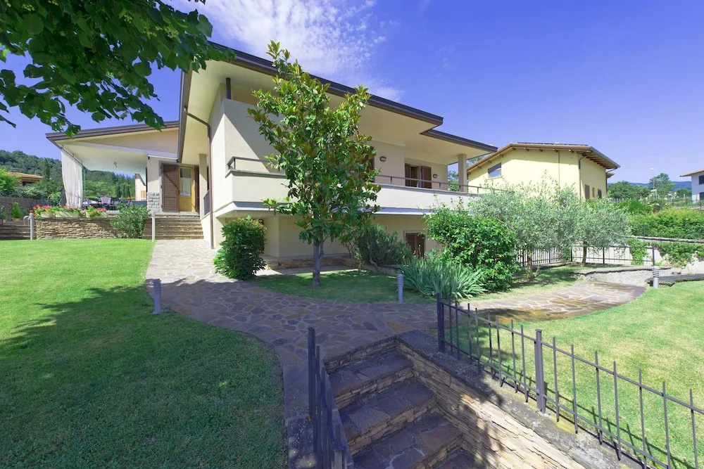 Villa Pratovecchio by PosarelliVillas