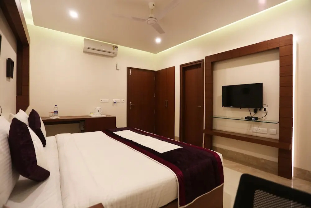 FabHotel Zineb