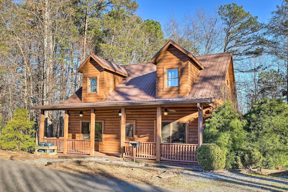 Bryson City Cabin w/ Private Hot Tub & Game Room