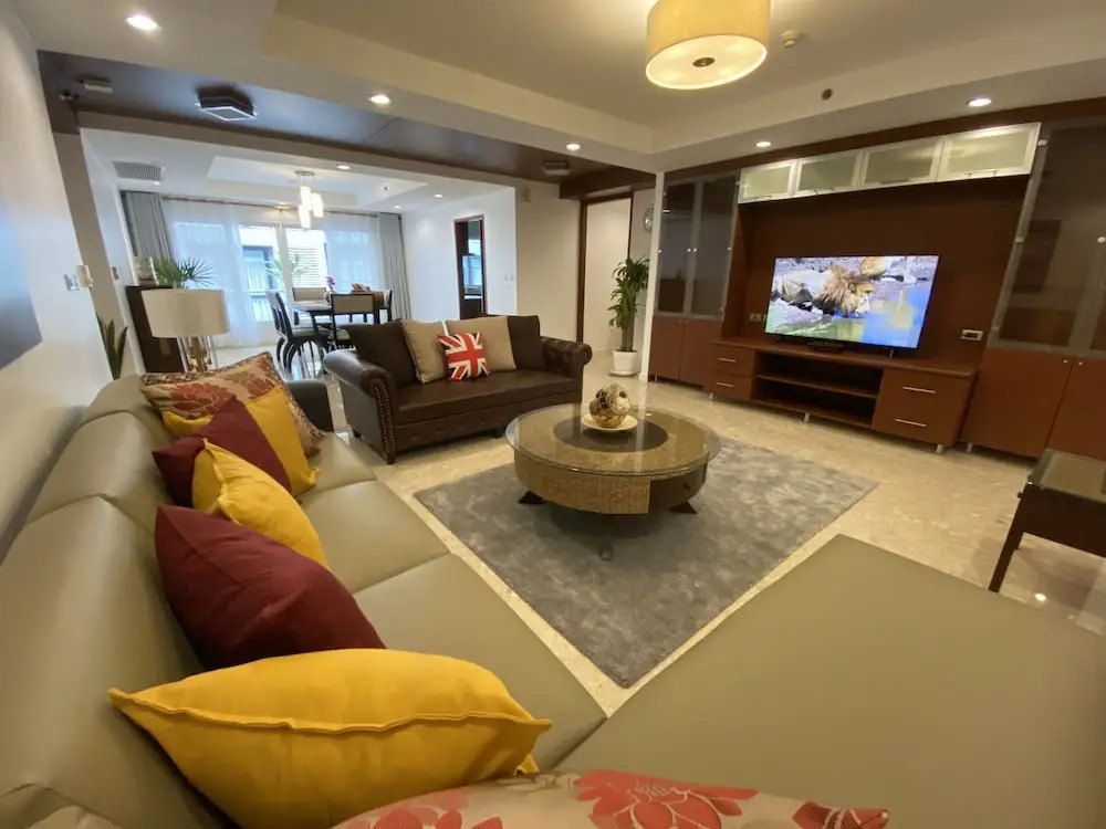 JJ Suites - Your Home on 11