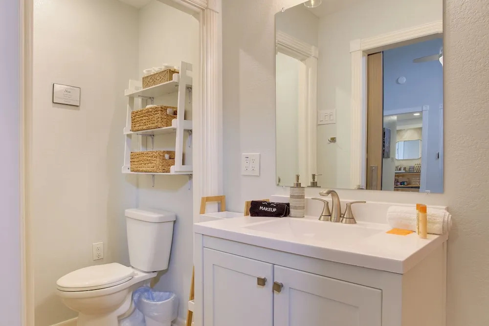 Walk to Pirates Beach - Luxe Galveston Home