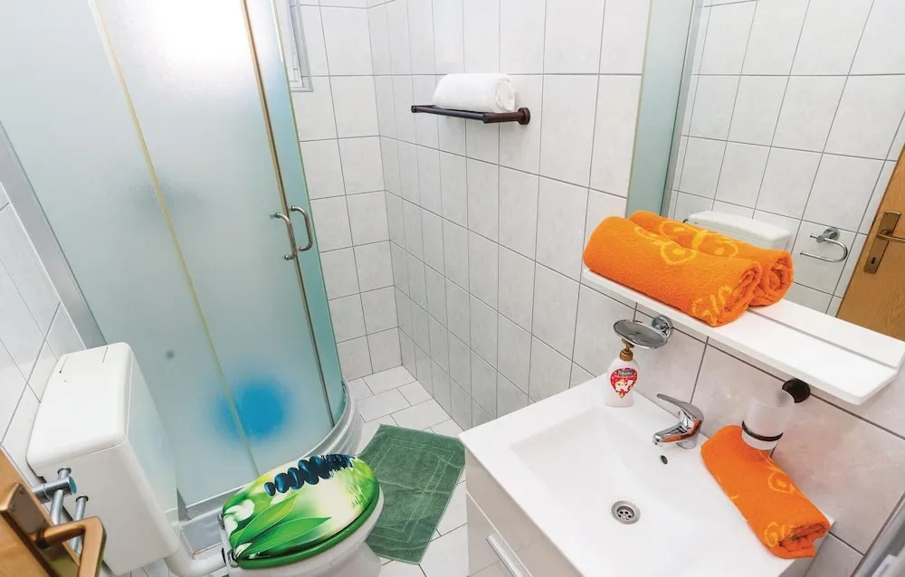 Nice Apartment in Vir With 1 Bedrooms and Wifi